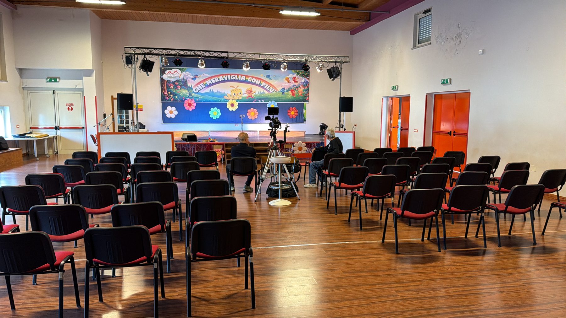 Sala pronta per un'attività musicale